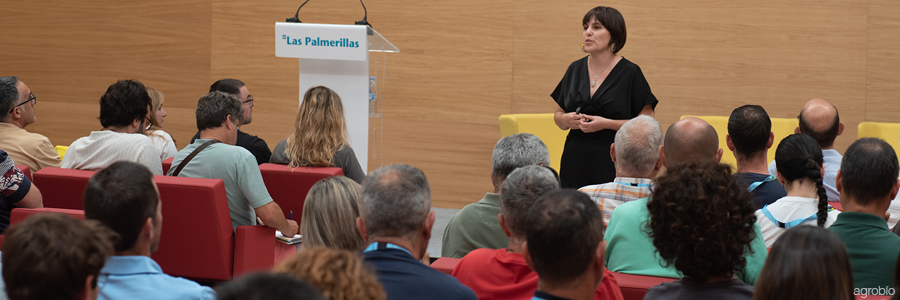 Ana Arévalo explica el manejo de los neuvos insectos Ana Arévalo explica el manejo de los neuvos insectos